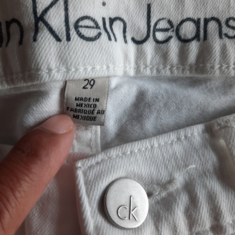 Calvin Klein White Jeans Sz 29 Slim Boyfriend Midrise Straight Leg Distressed - Picture 5 of 16